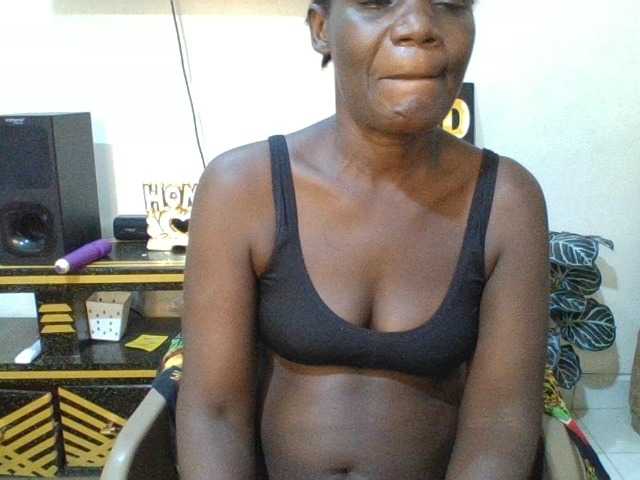 blaqqueen1 live cam on BongaCams