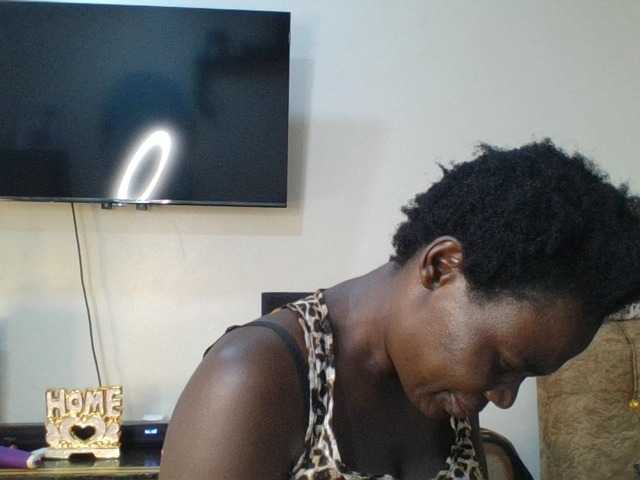 blaqqueen1, en directo ahora en BongaCams