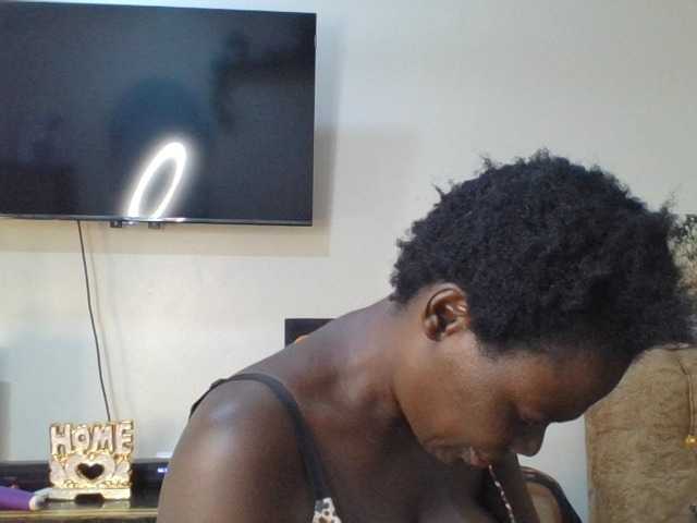 blaqqueen1 live cam on BongaCams