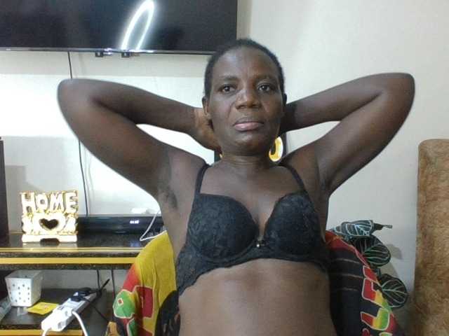 blaqqueen1 live cam preview
