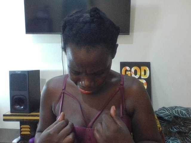 blaqqueen1 live cam on BongaCams