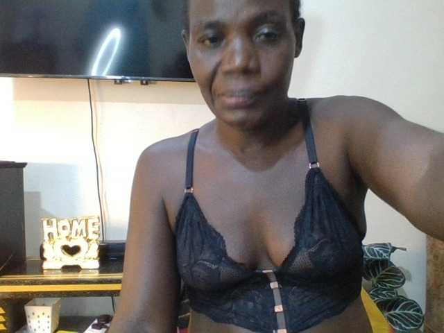 blaqqueen1 live cam preview