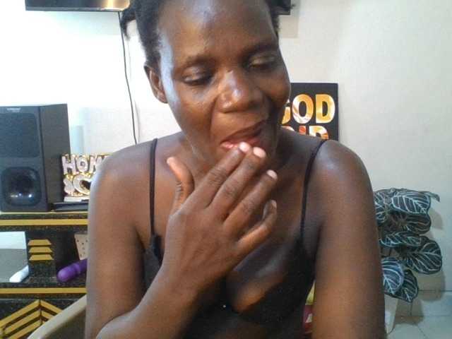 blaqqueen1 live cam on BongaCams