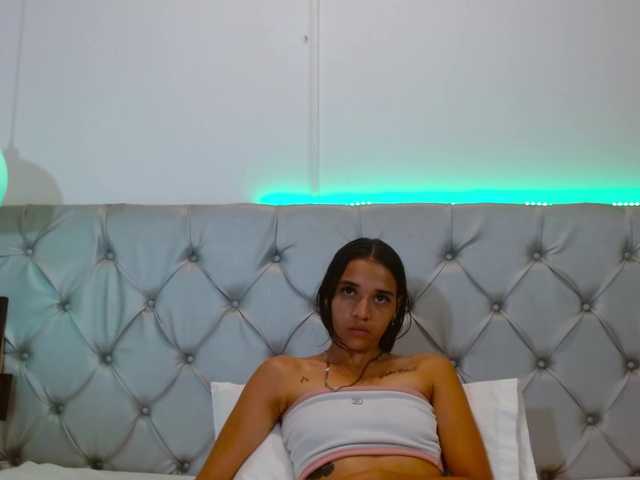 AmelieLaurent live cam on BongaCams