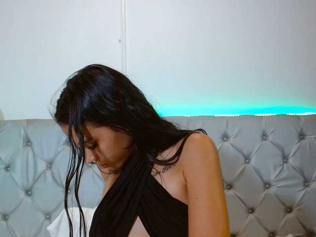 AmelieLaurent live cam on BongaCams