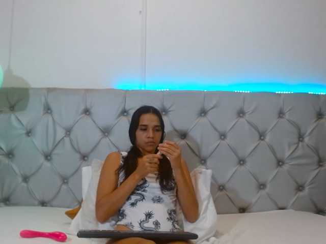 AmelieLaurent live cam on BongaCams