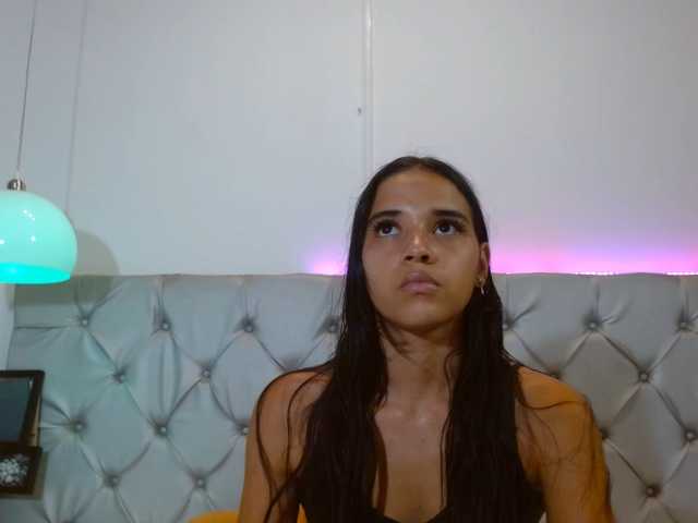 AmelieLaurent live cam on BongaCams