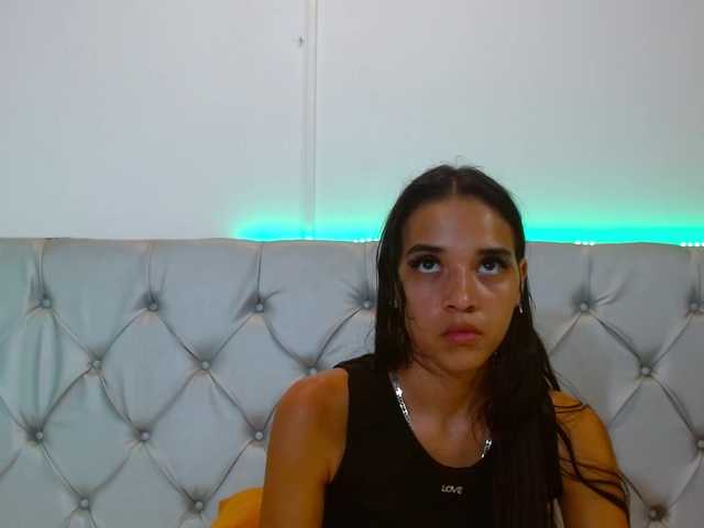 AmelieLaurent live cam on BongaCams