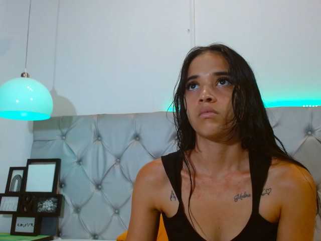 AmelieLaurent live cam on BongaCams