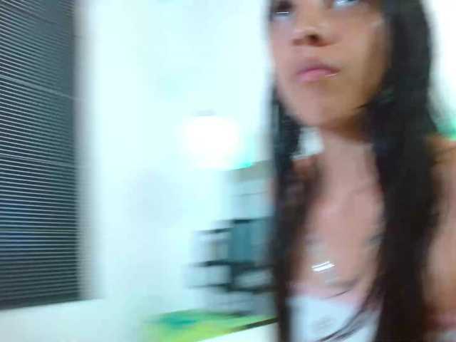 AmelieLaurent live cam on BongaCams