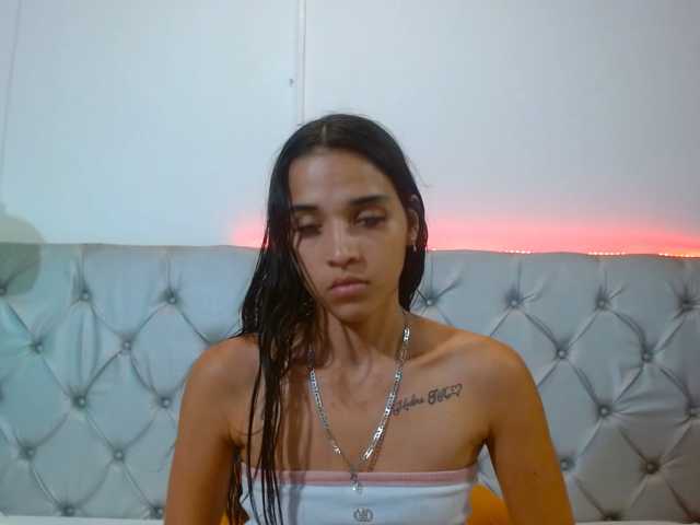 AmelieLaurent live cam on BongaCams