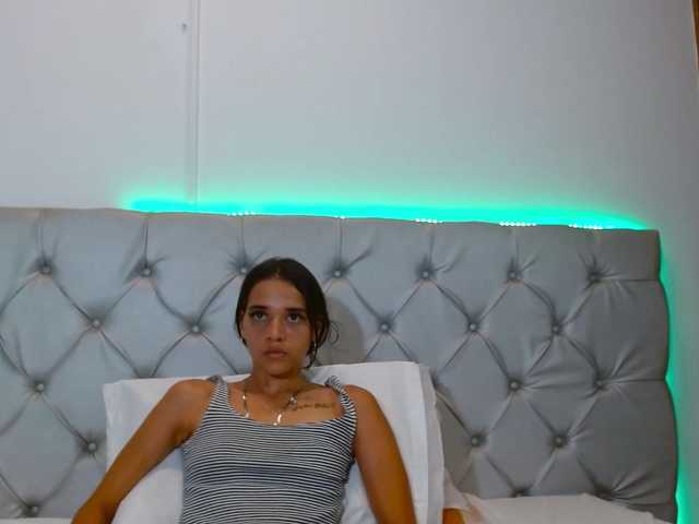 AmelieLaurent live cam preview