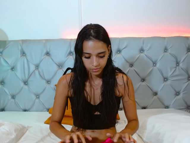 AmelieLaurent live cam on BongaCams