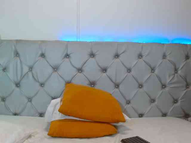AmelieLaurent webcam