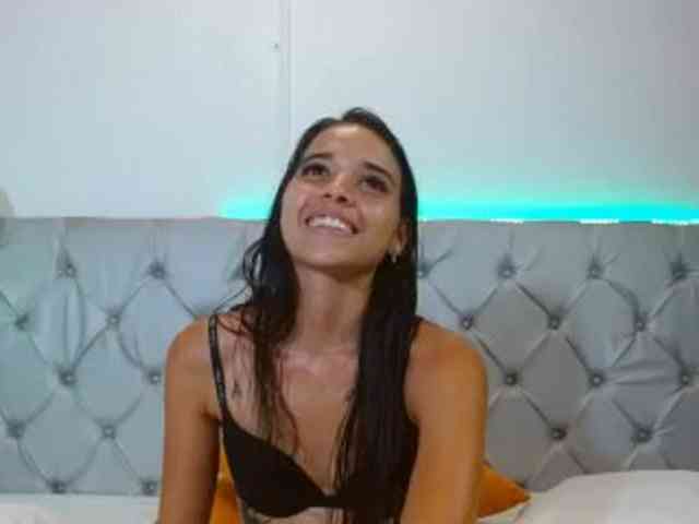 AmelieLaurent webcam