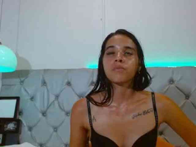 AmelieLaurent webcam