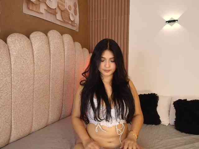 IsabellaCollins webcam