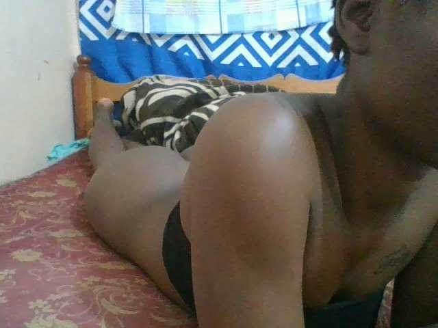 Charliepoco live cam on BongaCams