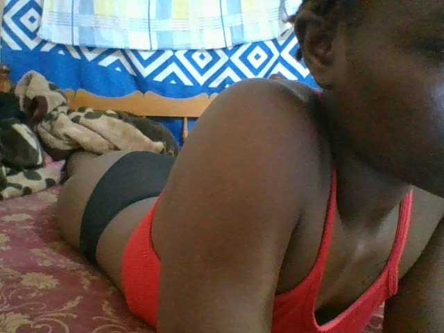 Charliepoco live cam on BongaCams