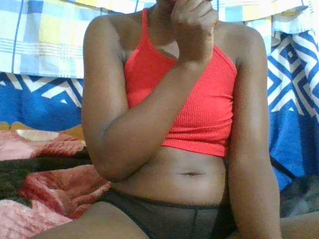 Charliepoco live cam on BongaCams