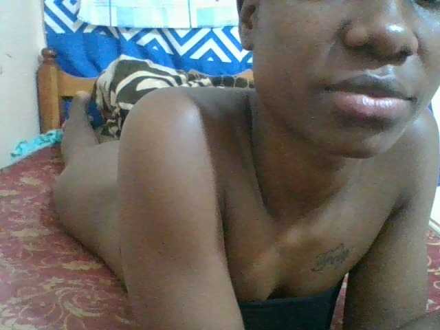 Charliepoco live cam on BongaCams