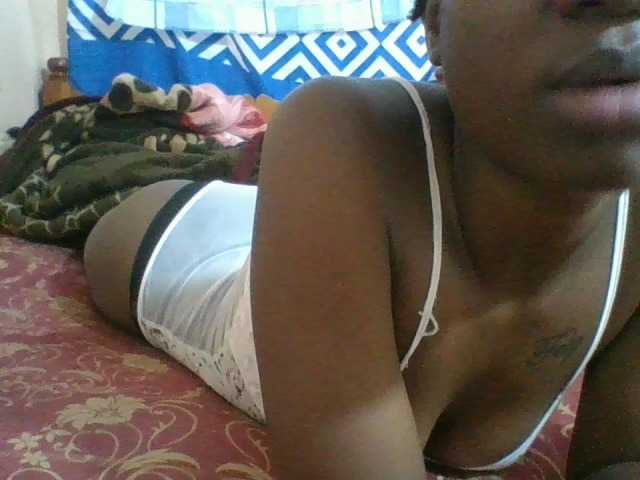 Charliepoco live cam on BongaCams