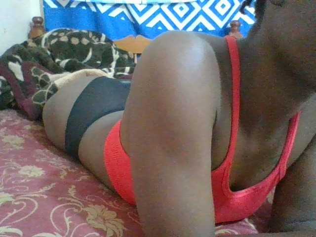 Charliepoco live cam on BongaCams