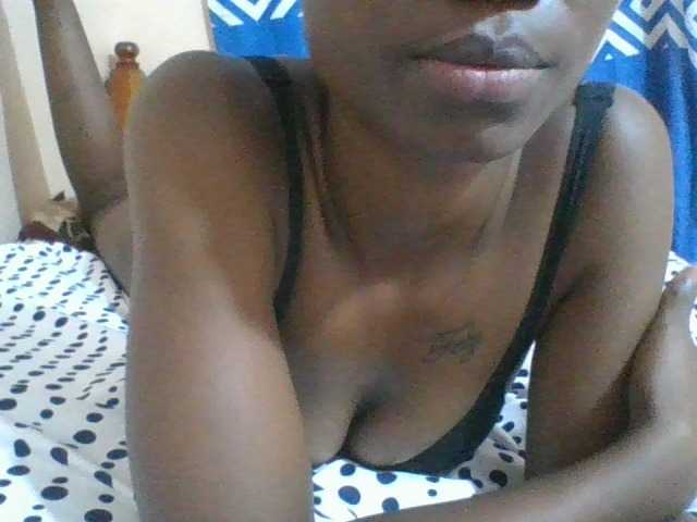 Charliepoco live cam on BongaCams
