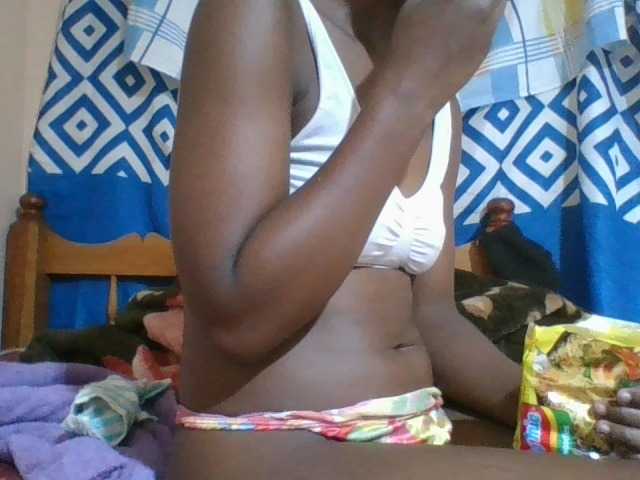 Charliepoco live cam on BongaCams