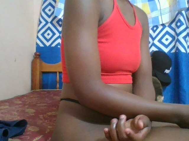 Charliepoco live cam on BongaCams