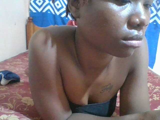 Charliepoco, en directo ahora en BongaCams
