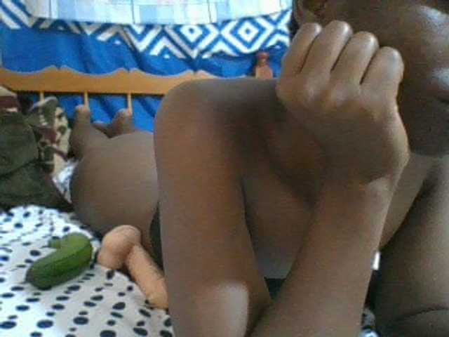Charliepoco live cam on BongaCams