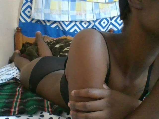 Charliepoco live cam on BongaCams