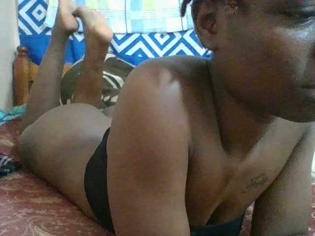 Charliepoco live cam on BongaCams