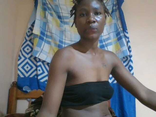 Charliepoco live cam on BongaCams