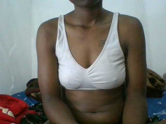 Charliepoco live cam on BongaCams