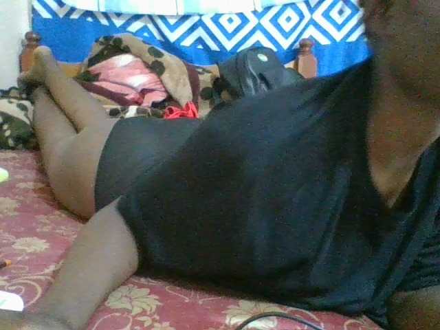 Charliepoco live cam on BongaCams