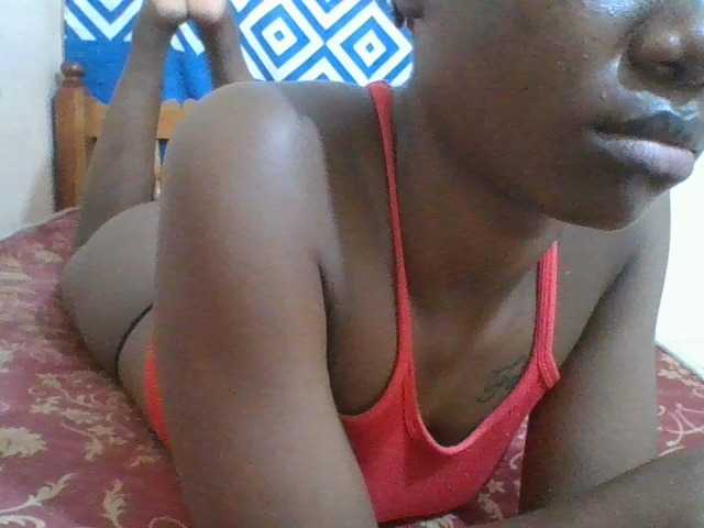 Charliepoco live cam on BongaCams