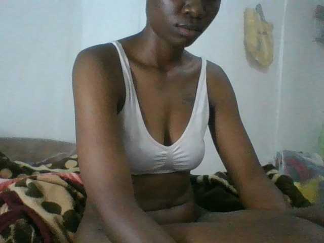 Charliepoco live cam on BongaCams