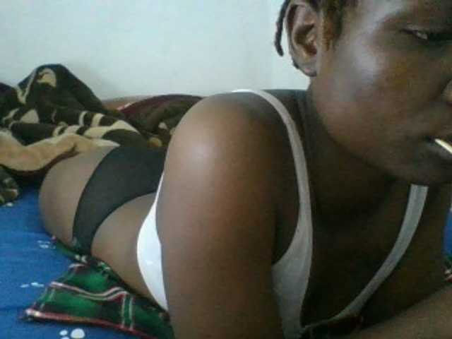 Charliepoco live cam on BongaCams