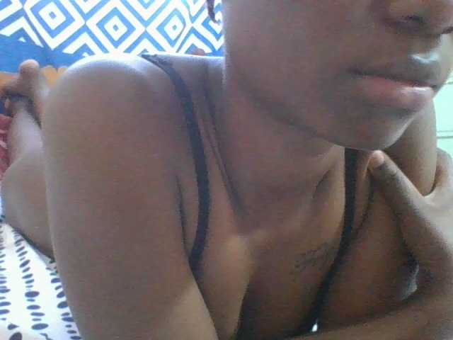 Charliepoco live cam on BongaCams