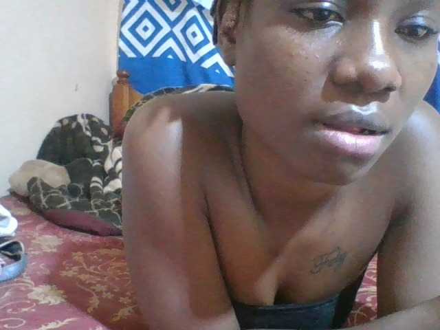 Charliepoco live cam on BongaCams