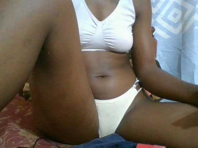Charliepoco live cam on BongaCams