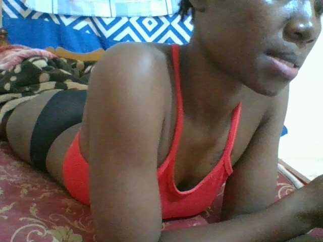 Charliepoco live cam on BongaCams