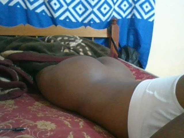 Charliepoco live cam on BongaCams