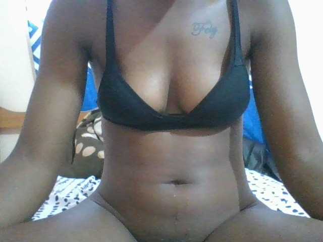 Charliepoco live cam on BongaCams