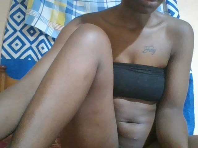 Charliepoco live cam on BongaCams