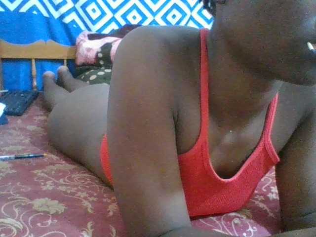 Charliepoco live cam on BongaCams