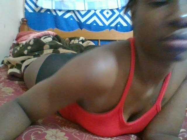 Charliepoco live cam on BongaCams