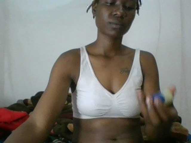 Charliepoco live cam on BongaCams